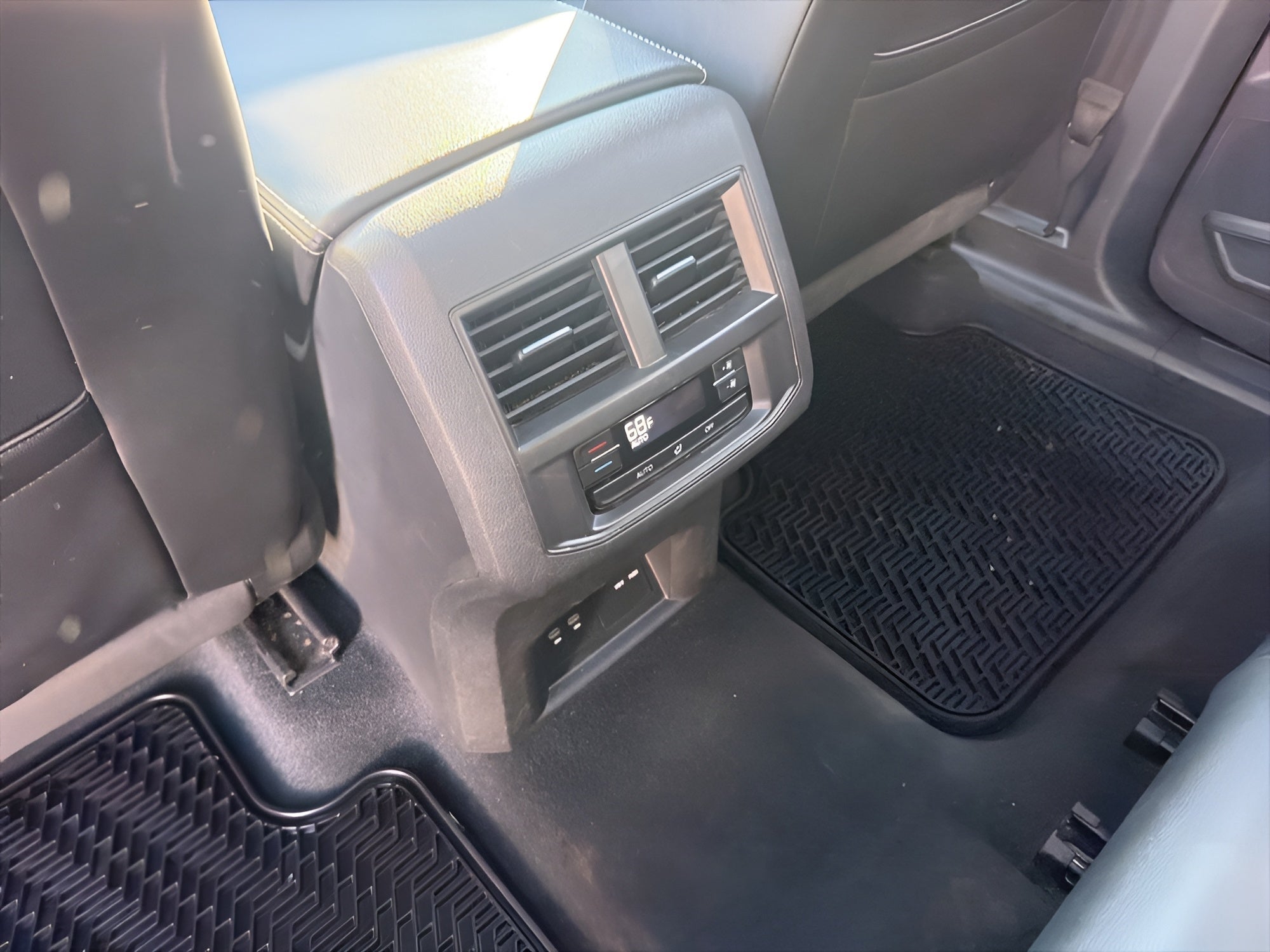 2023 Volkswagen Atlas 3.6L V6 SE w/Technology 4MOTION