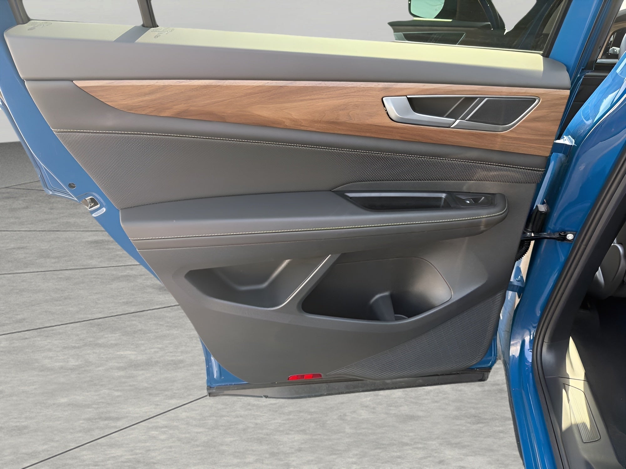 2025 Volkswagen Atlas 2.0T SE 4MOTION