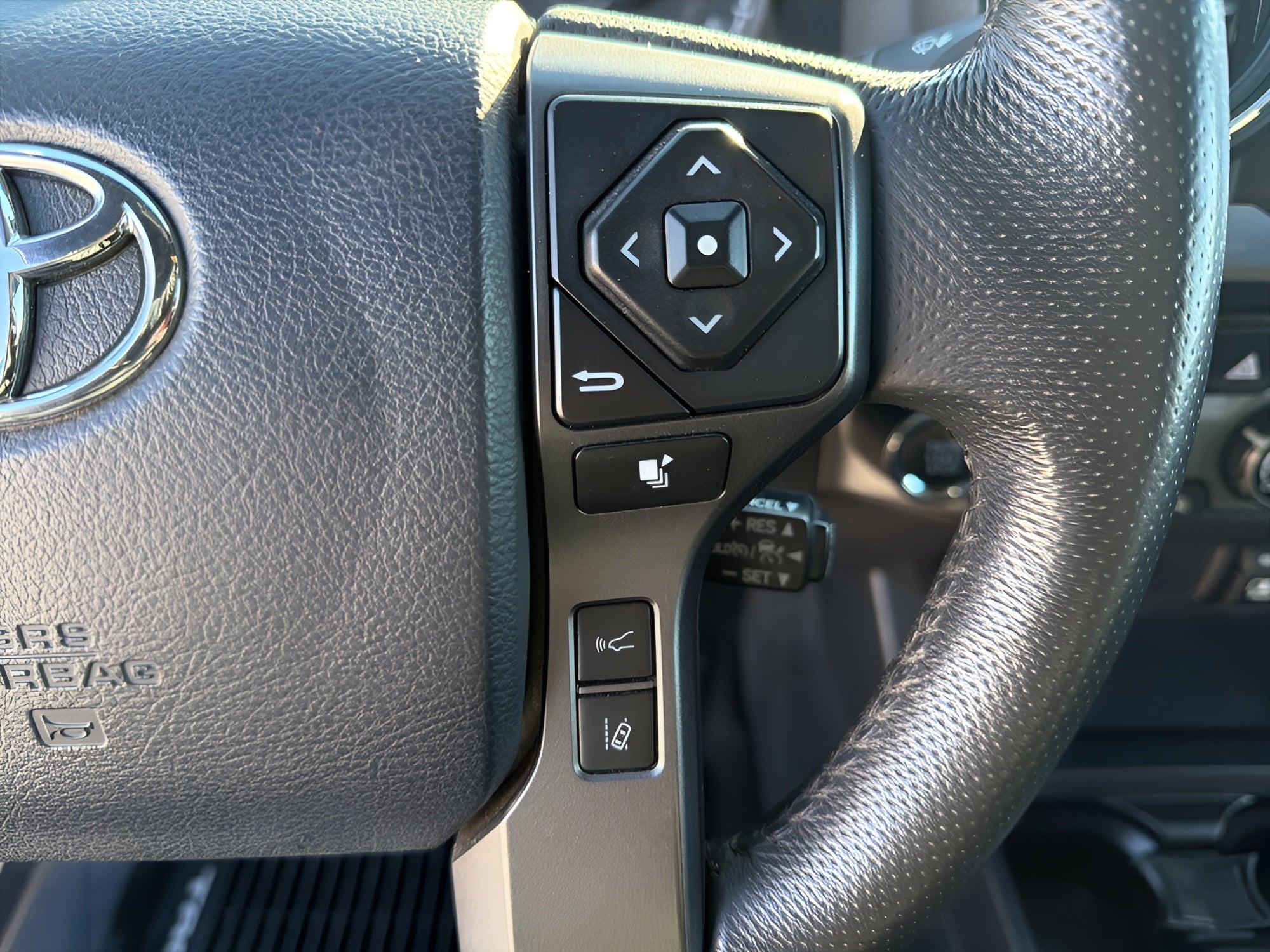 2018 Toyota TACOMA CREW CAB PICKUP - SHORT BED