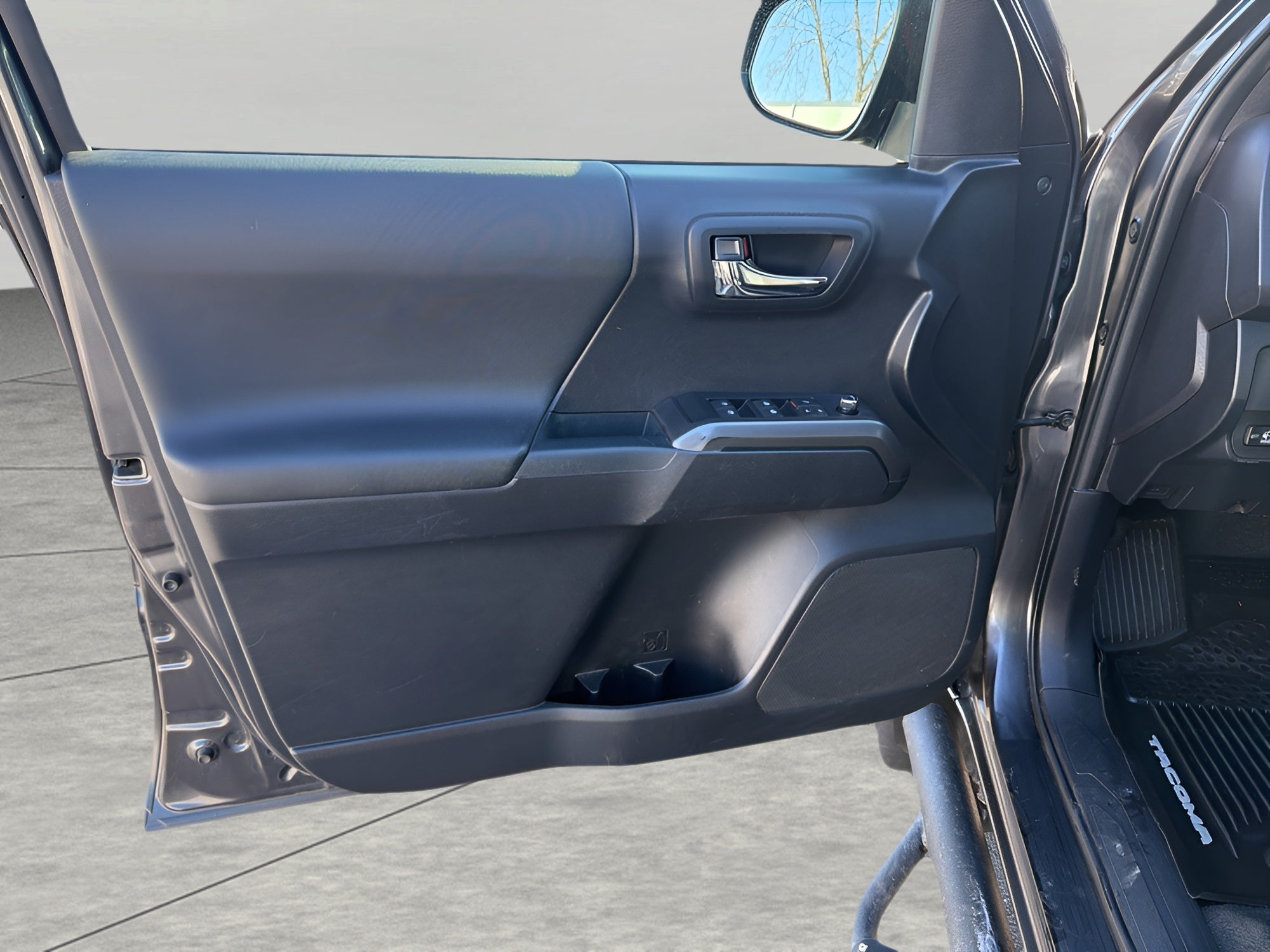 2018 Toyota TACOMA CREW CAB PICKUP - SHORT BED