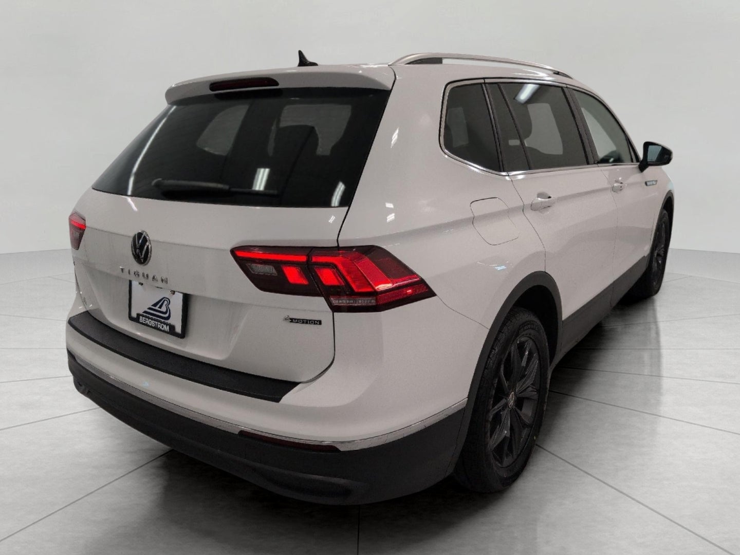 2024 Volkswagen Tiguan 2.0T SE 4MOTION