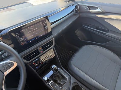 2025 Volkswagen Taos SE Black 4MOTION