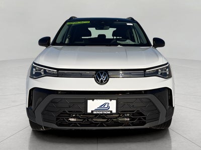 2025 Volkswagen Taos SE Black 4MOTION