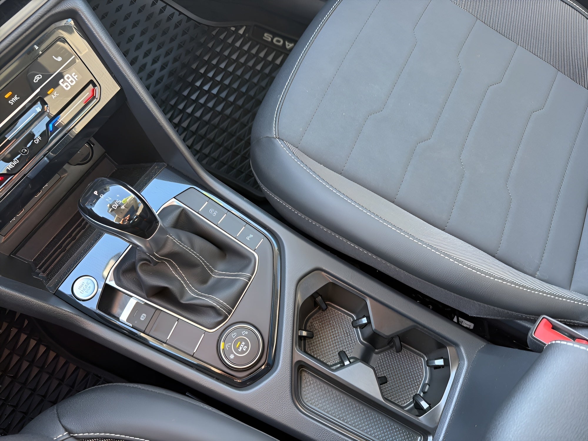 2025 Volkswagen Taos SE Black 4MOTION