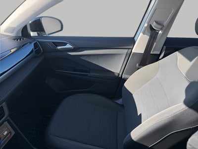 2025 Volkswagen Taos SE Black 4MOTION