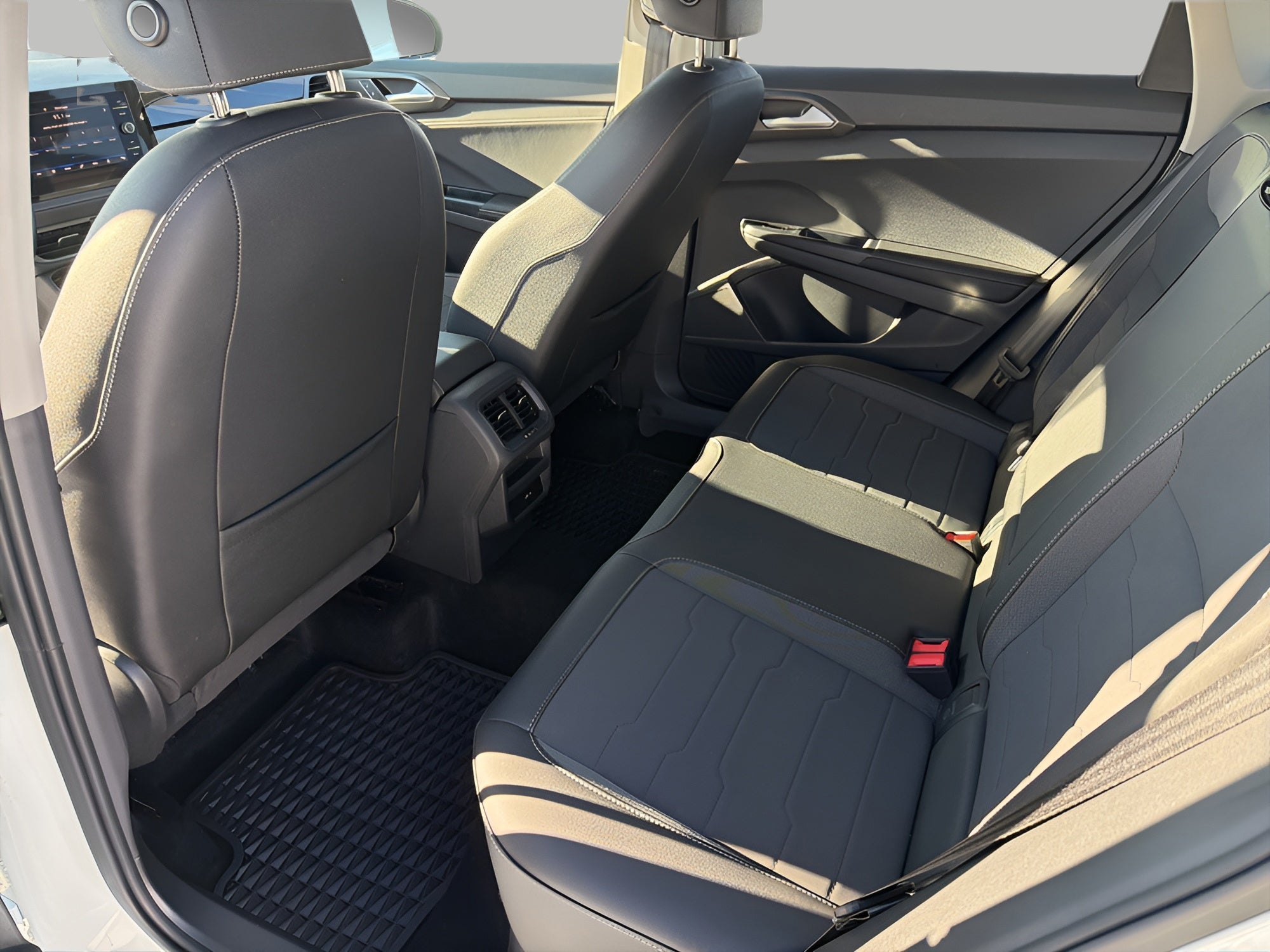 2025 Volkswagen Taos SE Black 4MOTION