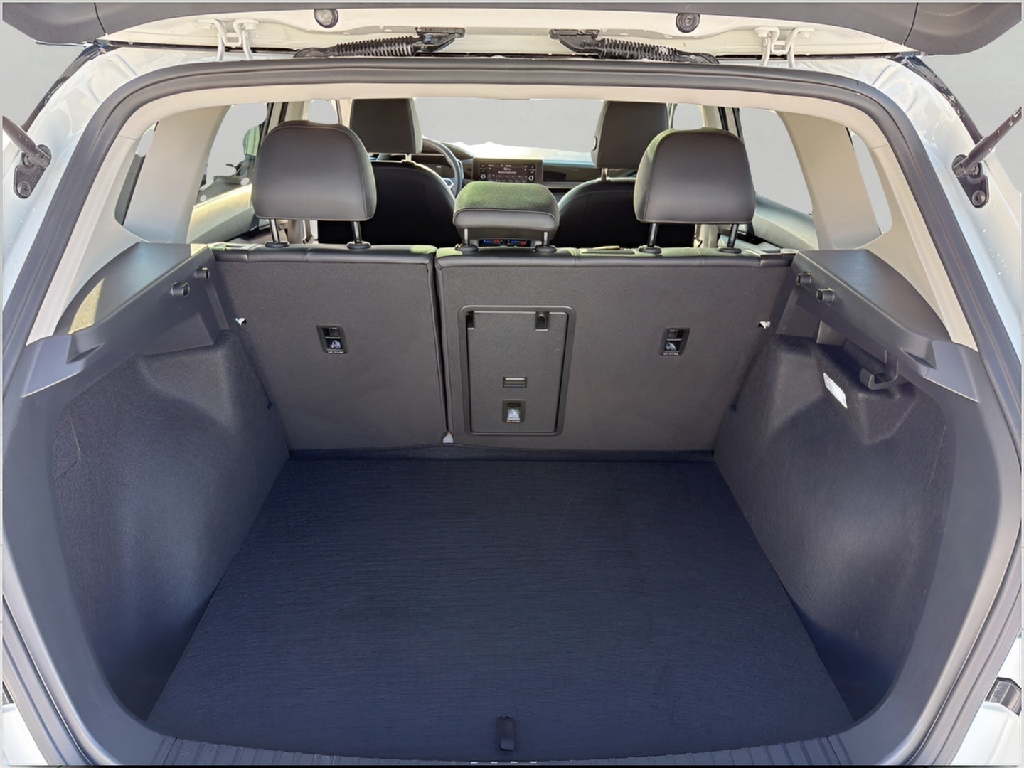 2025 Volkswagen Taos SE Black 4MOTION