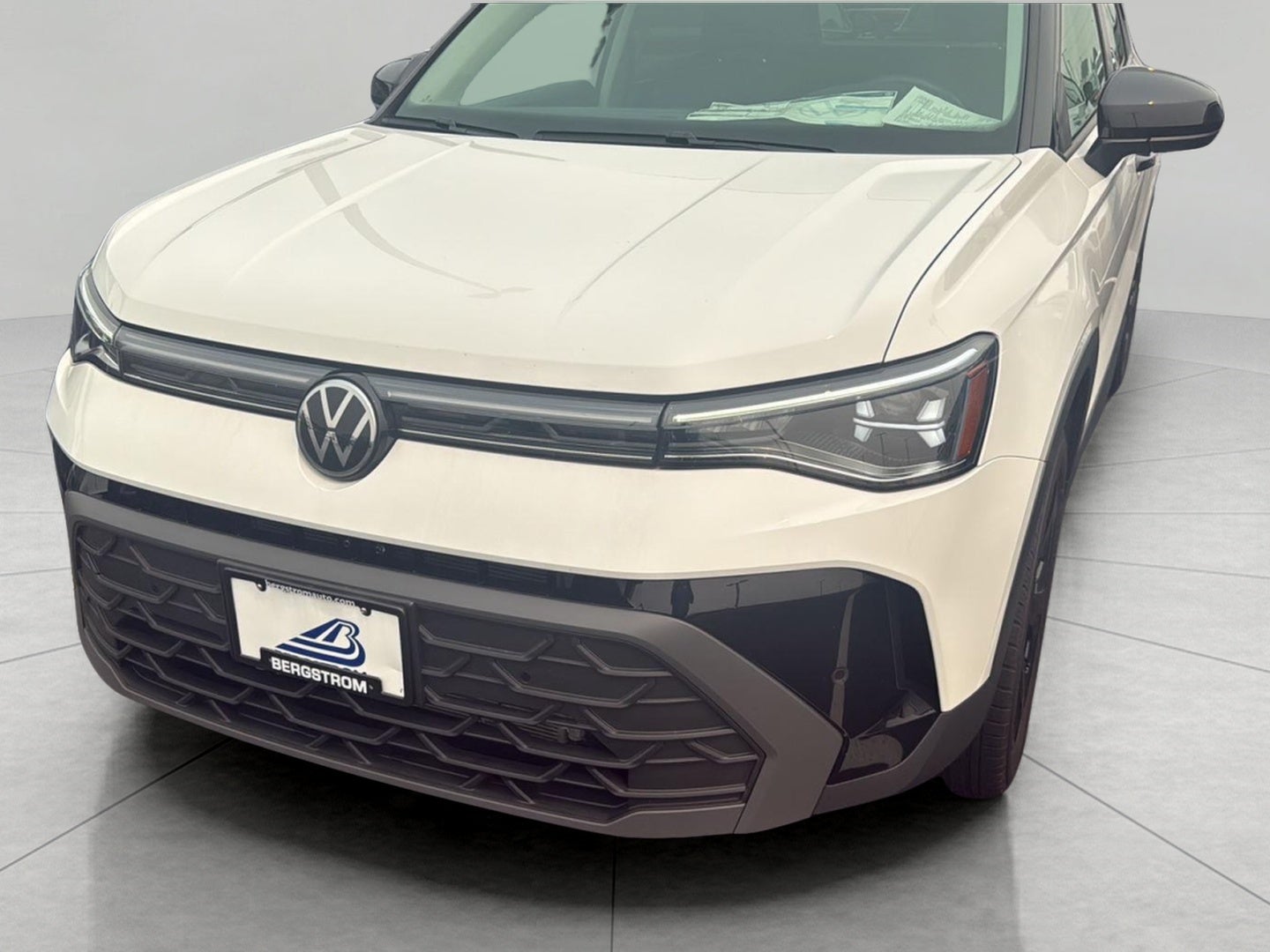 2025 Volkswagen Taos SE Black 4MOTION