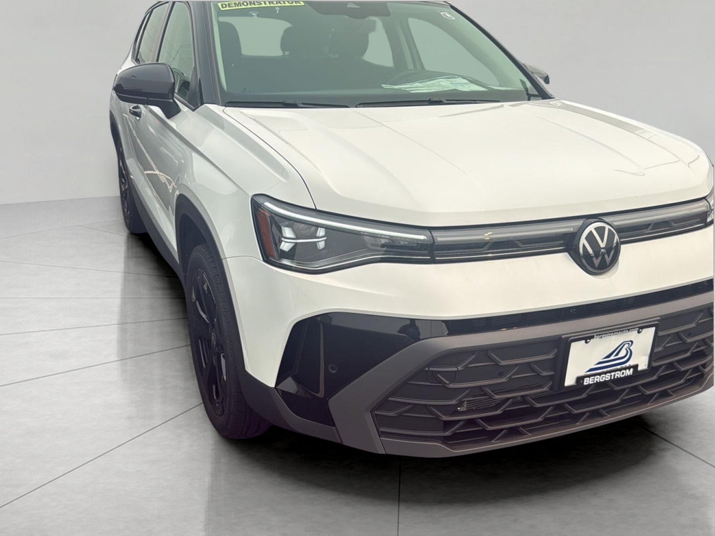 2025 Volkswagen Taos SE Black 4MOTION