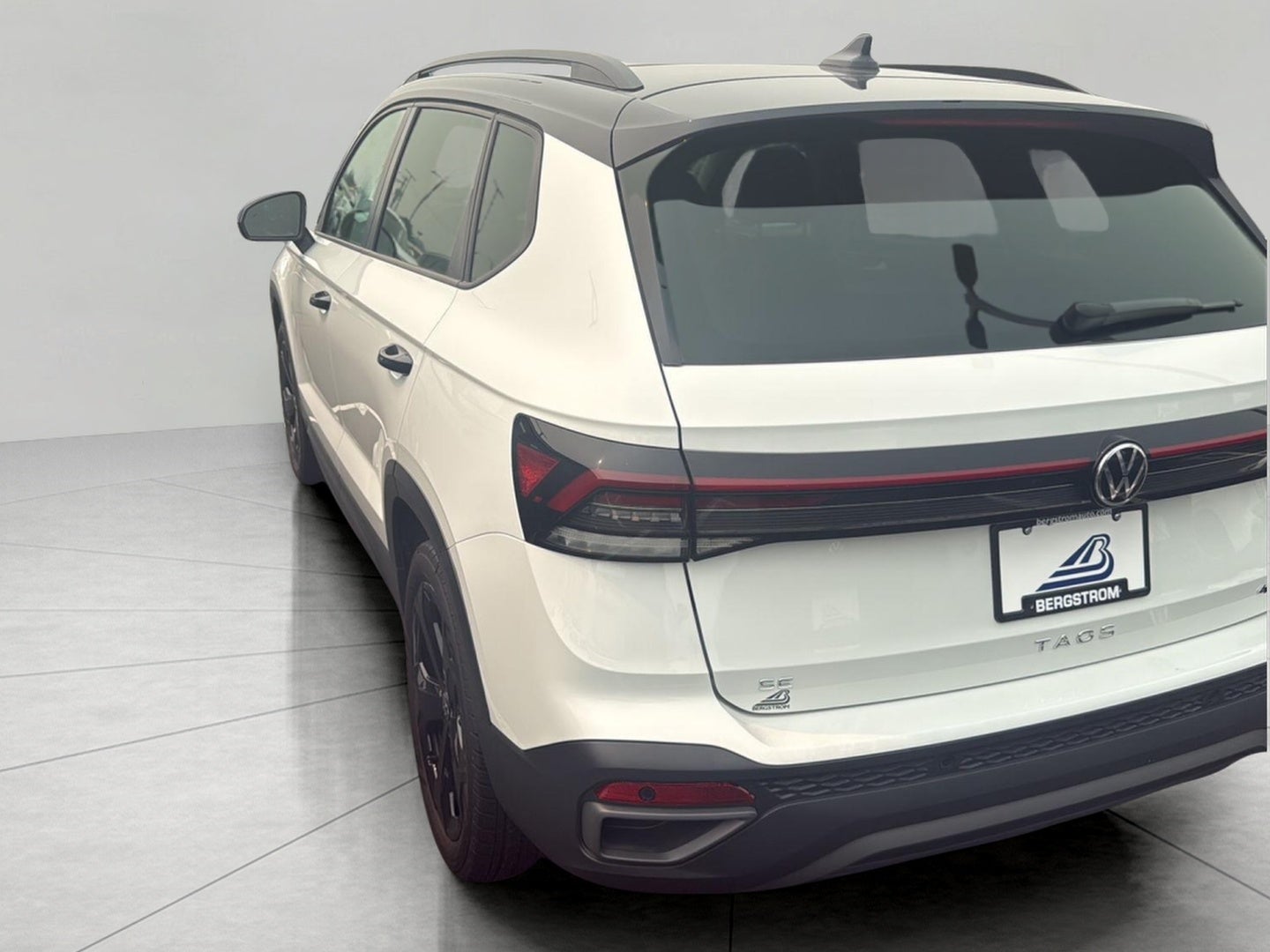 2025 Volkswagen Taos SE Black 4MOTION