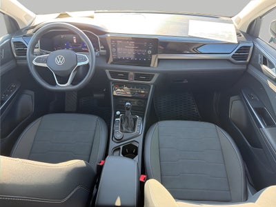 2025 Volkswagen Taos SE Black 4MOTION