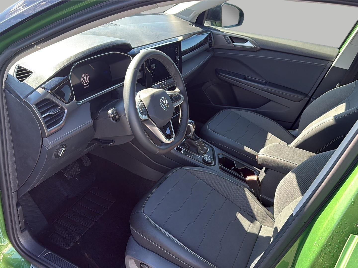 2026 Volkswagen Taos SE Black 4MOTION