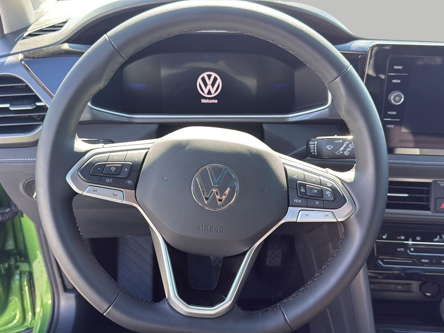 2026 Volkswagen Taos SE Black 4MOTION