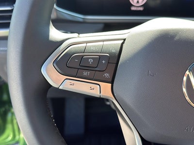 2026 Volkswagen Taos SE Black 4MOTION