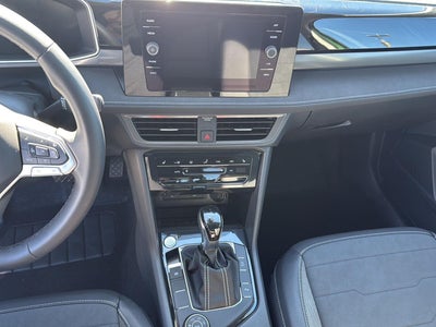 2026 Volkswagen Taos SE Black 4MOTION