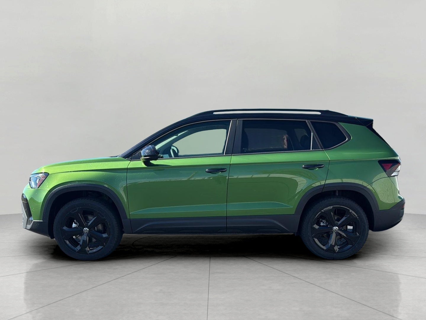 2026 Volkswagen Taos SE Black 4MOTION