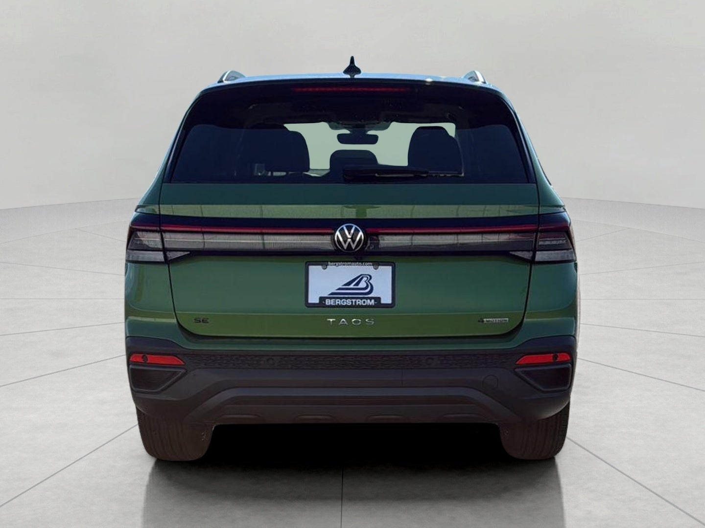 2026 Volkswagen Taos SE Black 4MOTION