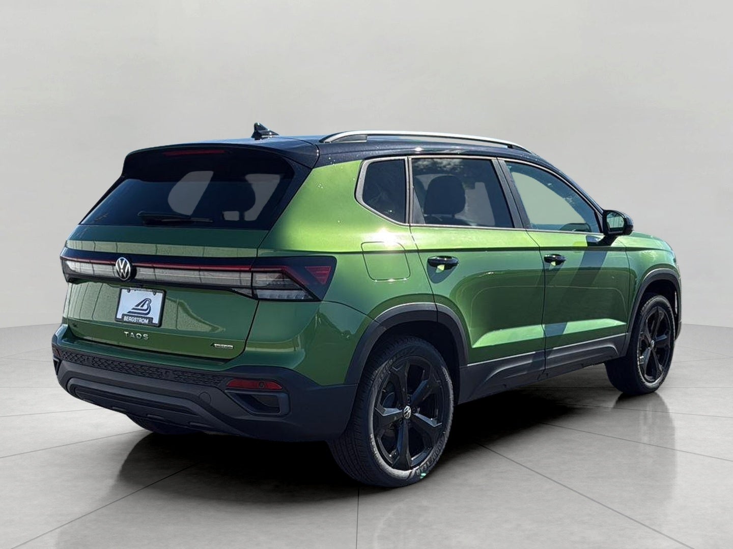 2026 Volkswagen Taos SE Black 4MOTION