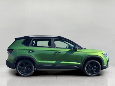 2026 Volkswagen Taos SE Black 4MOTION