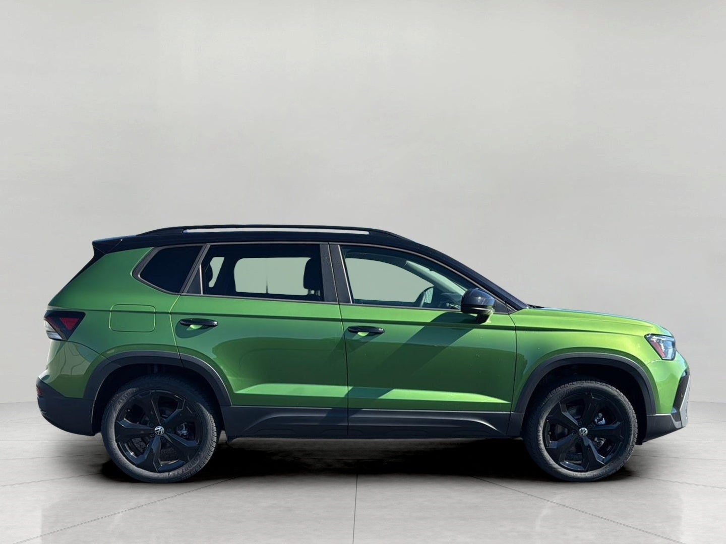 2026 Volkswagen Taos SE Black 4MOTION