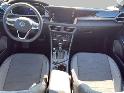 2026 Volkswagen Taos SE Black 4MOTION