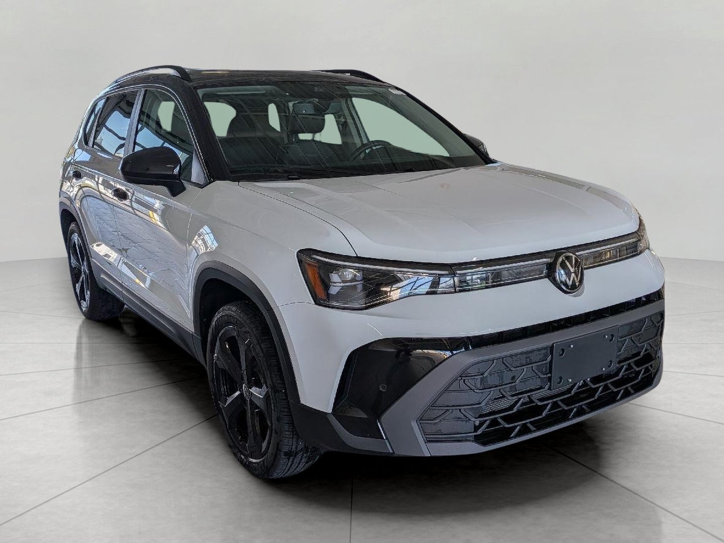 2026 Volkswagen Taos SE Black 4MOTION