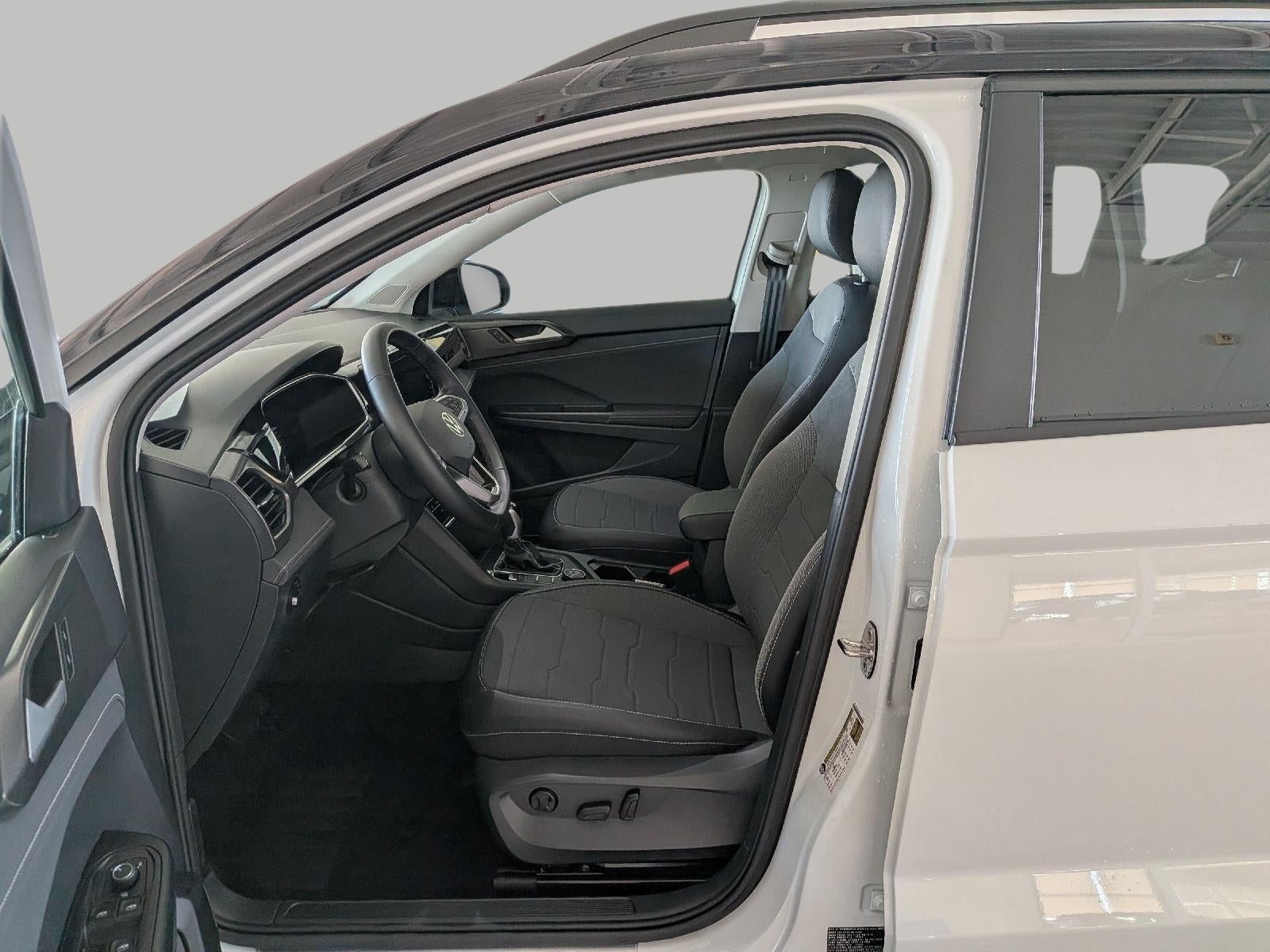 2026 Volkswagen Taos SE Black 4MOTION
