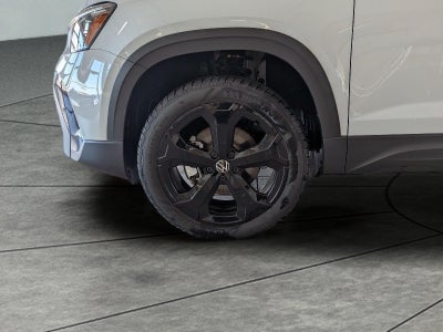 2026 Volkswagen Taos SE Black 4MOTION