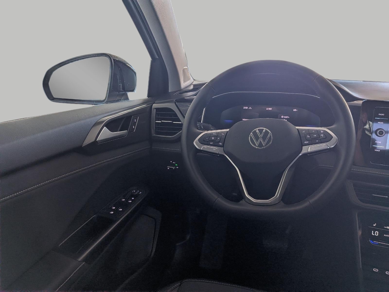 2026 Volkswagen Taos SE Black 4MOTION