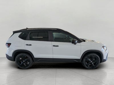 2026 Volkswagen Taos SE Black 4MOTION