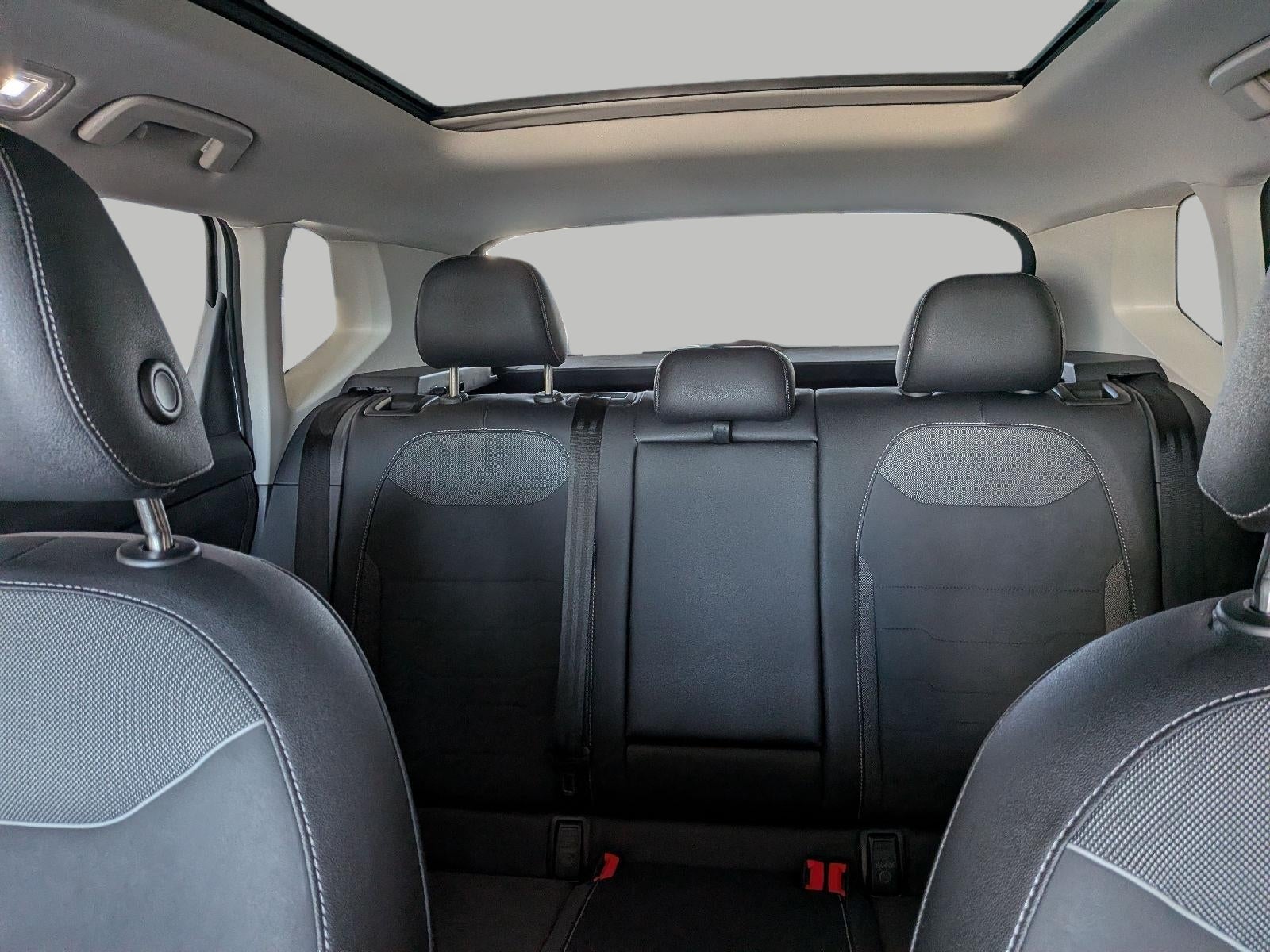 2026 Volkswagen Taos SE Black 4MOTION