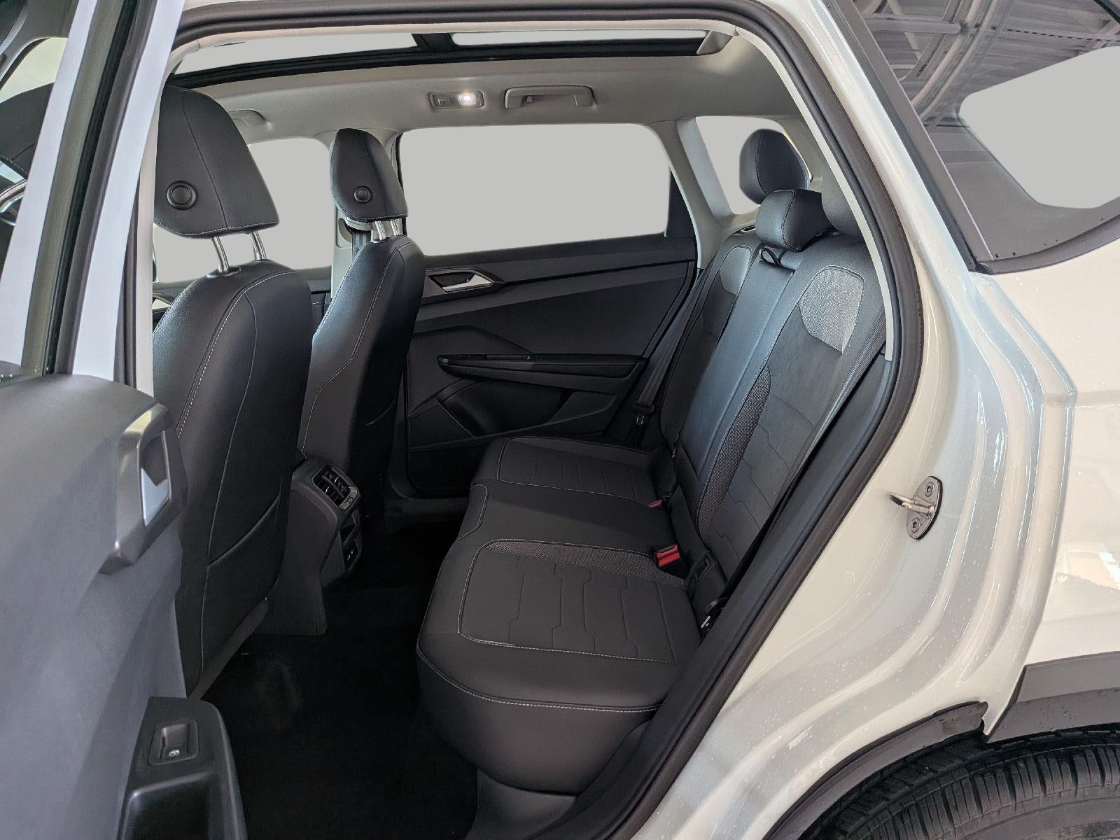 2026 Volkswagen Taos SE Black 4MOTION