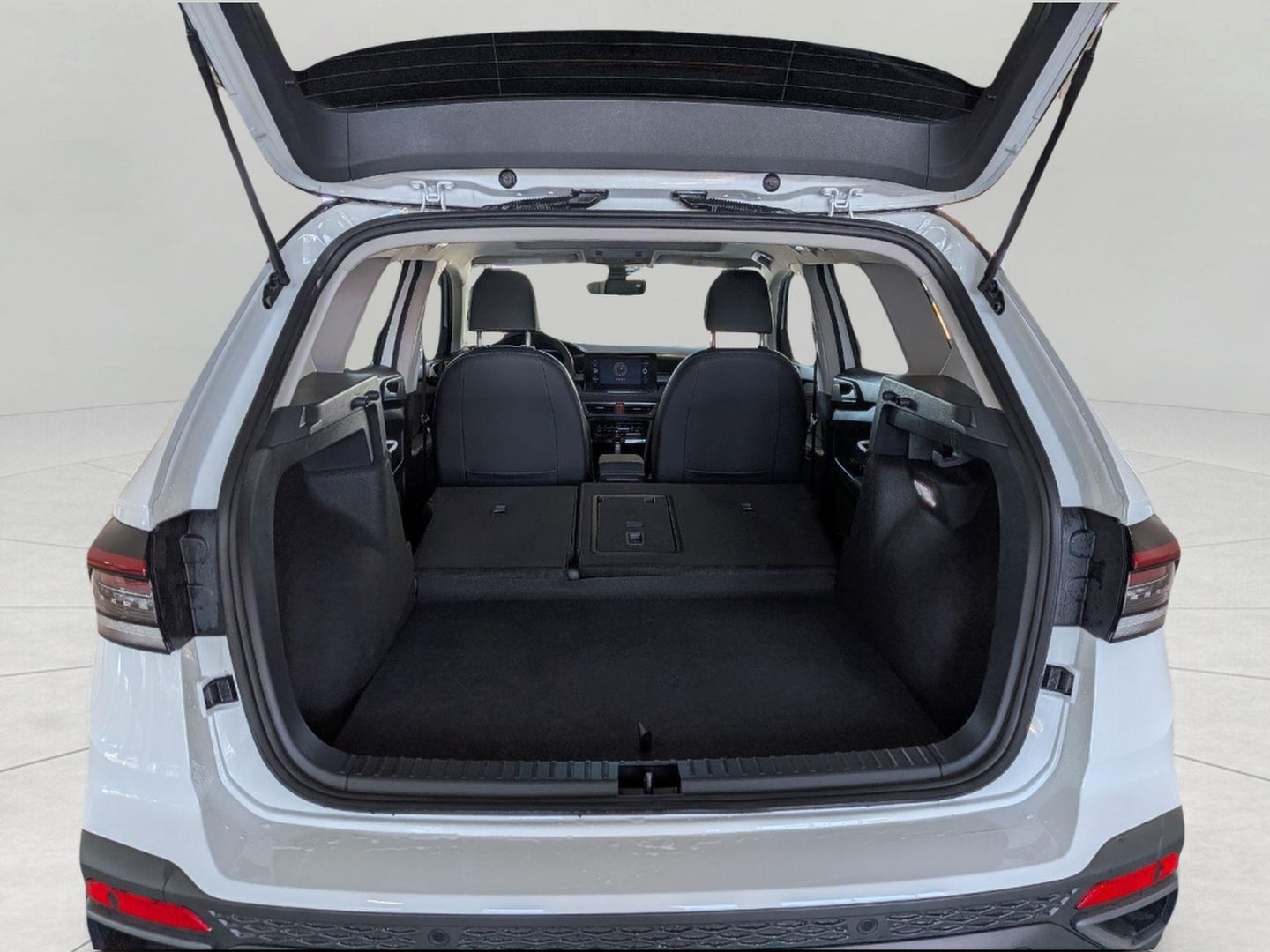 2026 Volkswagen Taos SE Black 4MOTION
