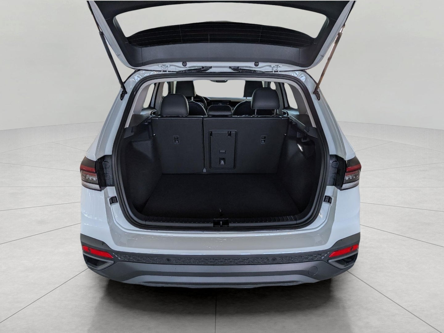 2026 Volkswagen Taos SE Black 4MOTION