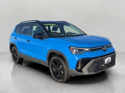 2025 Volkswagen Taos SE Black 4MOTION