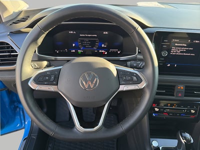 2025 Volkswagen Taos SE Black 4MOTION