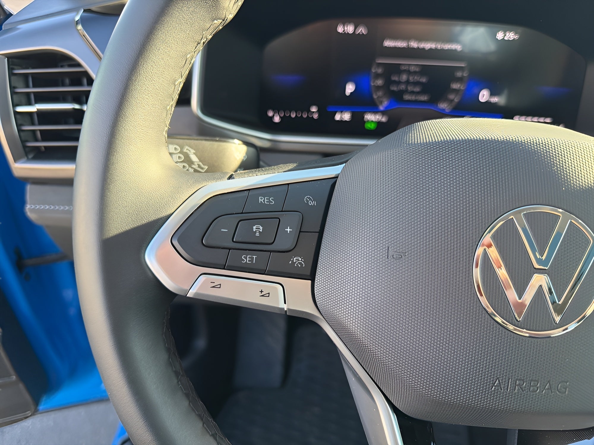 2025 Volkswagen Taos SE Black 4MOTION