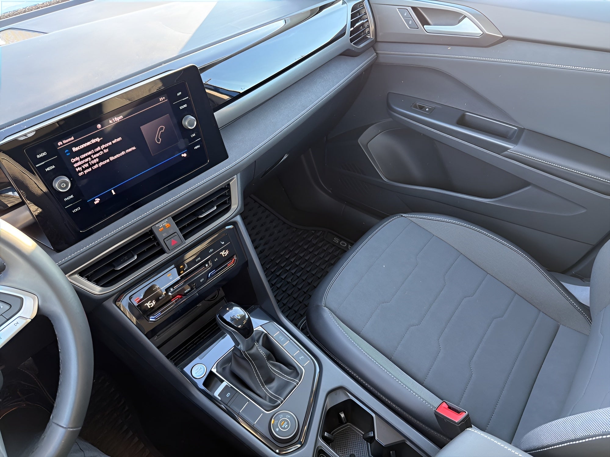 2025 Volkswagen Taos SE Black 4MOTION