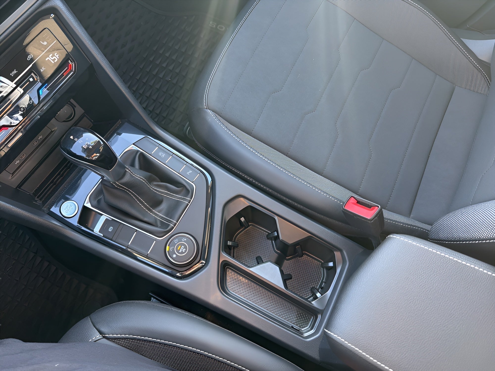 2025 Volkswagen Taos SE Black 4MOTION