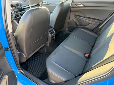 2025 Volkswagen Taos SE Black 4MOTION