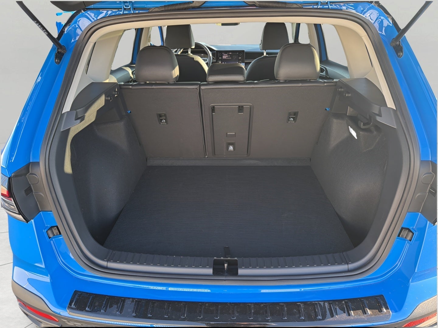 2025 Volkswagen Taos SE Black 4MOTION