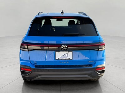 2025 Volkswagen Taos SE Black 4MOTION