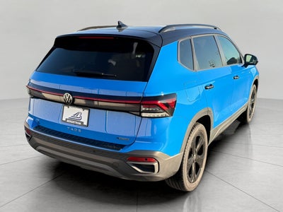 2025 Volkswagen Taos SE Black 4MOTION