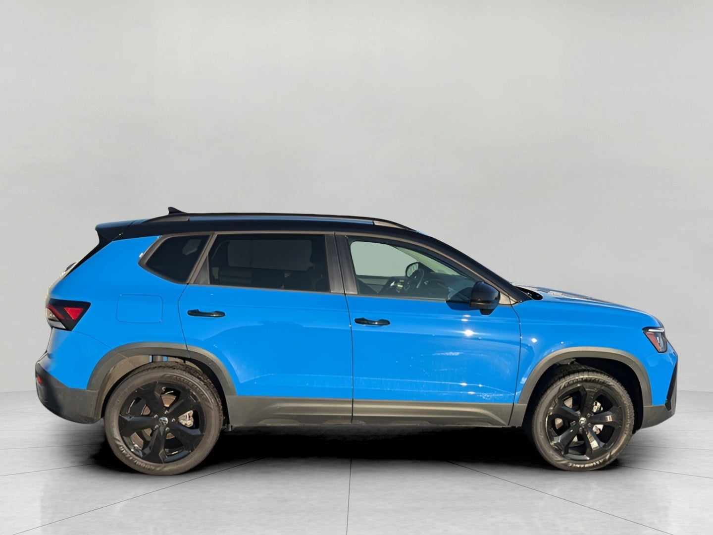 2025 Volkswagen Taos SE Black 4MOTION