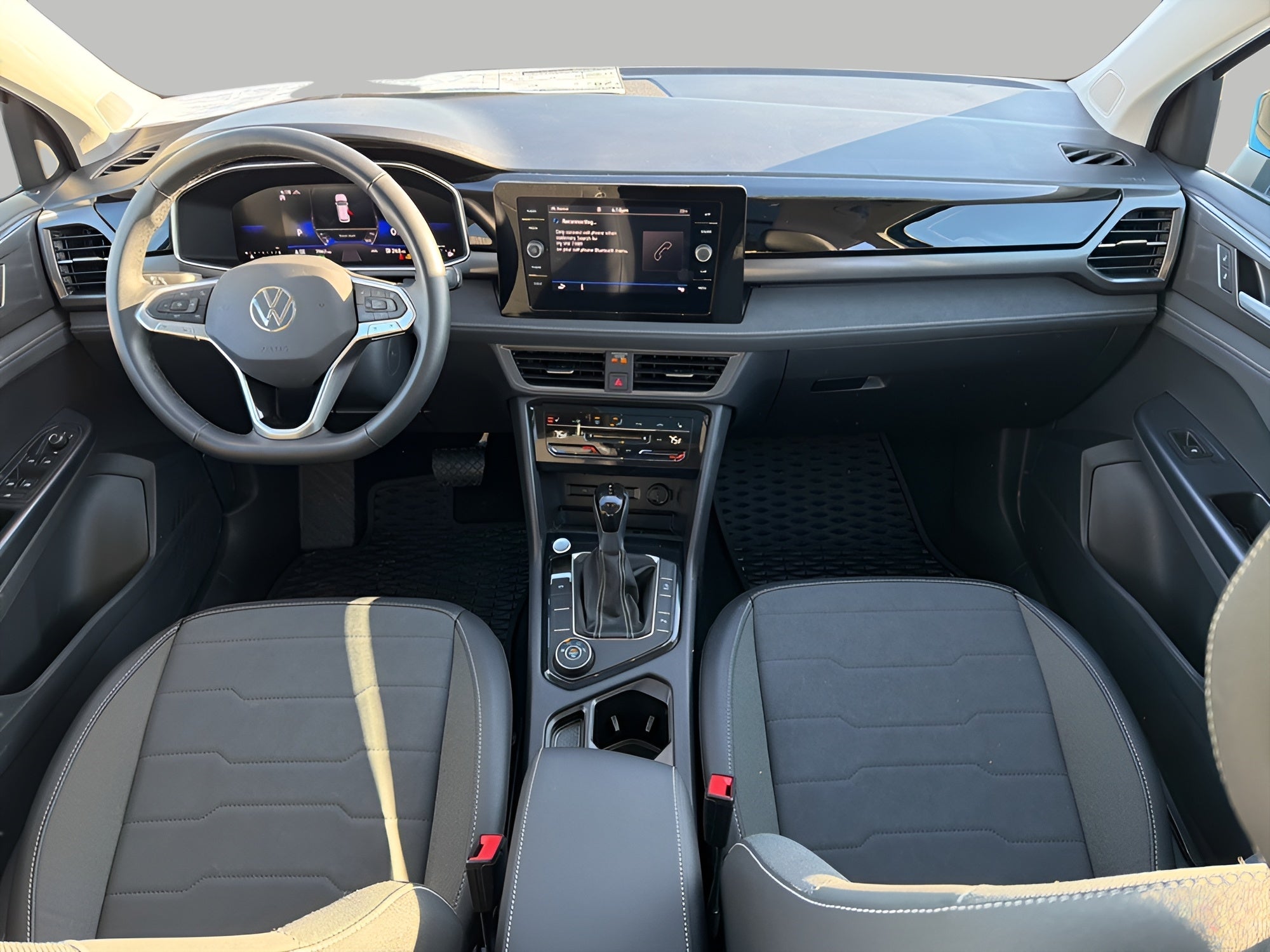 2025 Volkswagen Taos SE Black 4MOTION