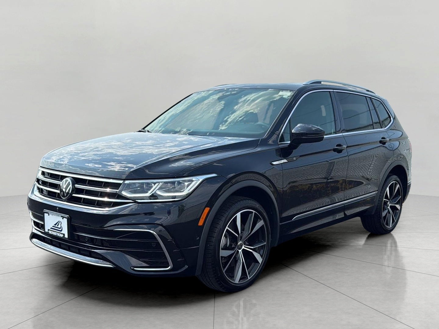 2024 Volkswagen Tiguan 2.0T SEL R-Line 4MOTION