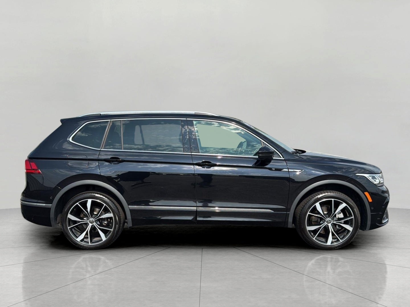 2024 Volkswagen Tiguan 2.0T SEL R-Line 4MOTION