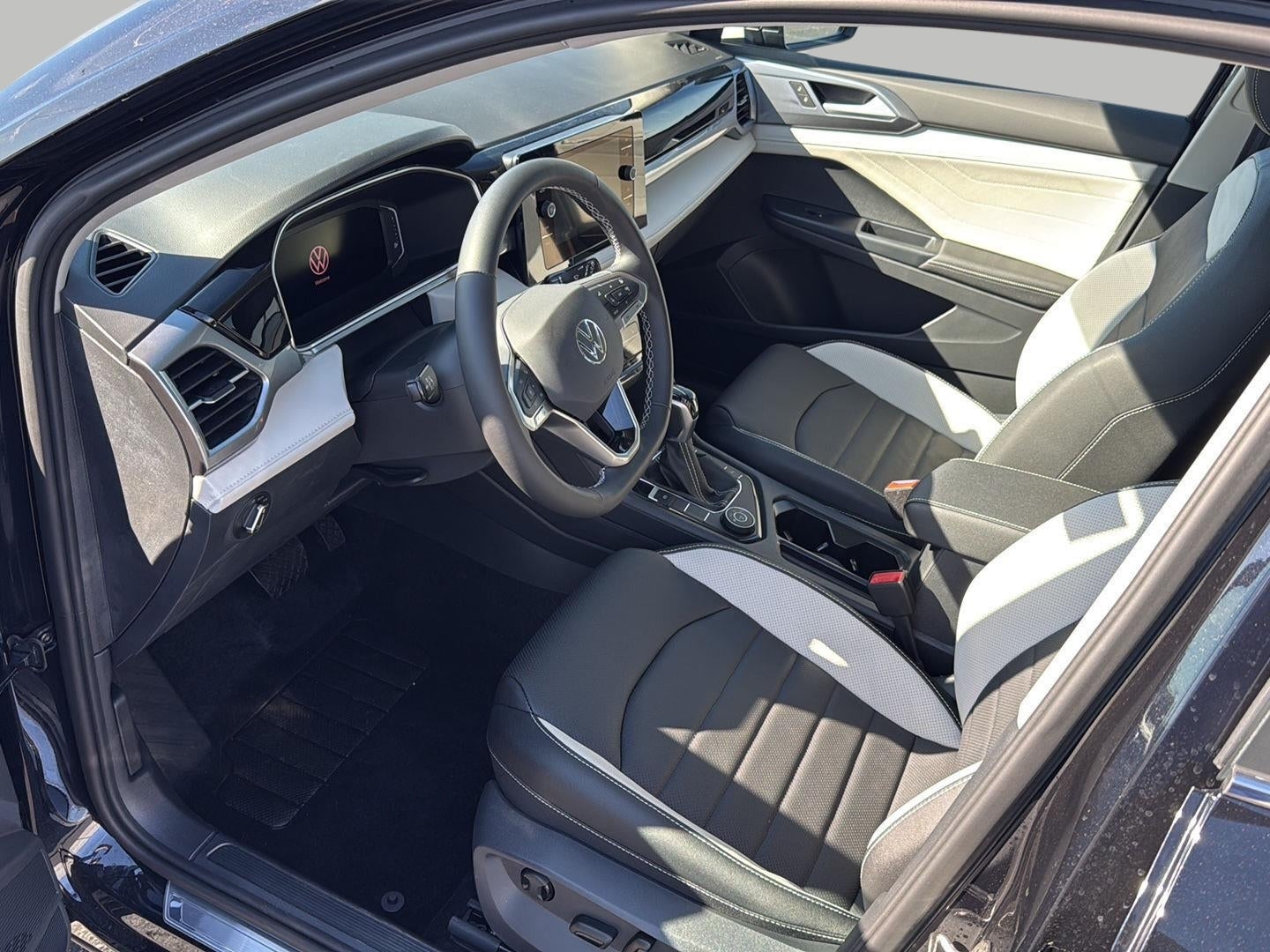 2027 Volkswagen Taos SEL 4MOTION