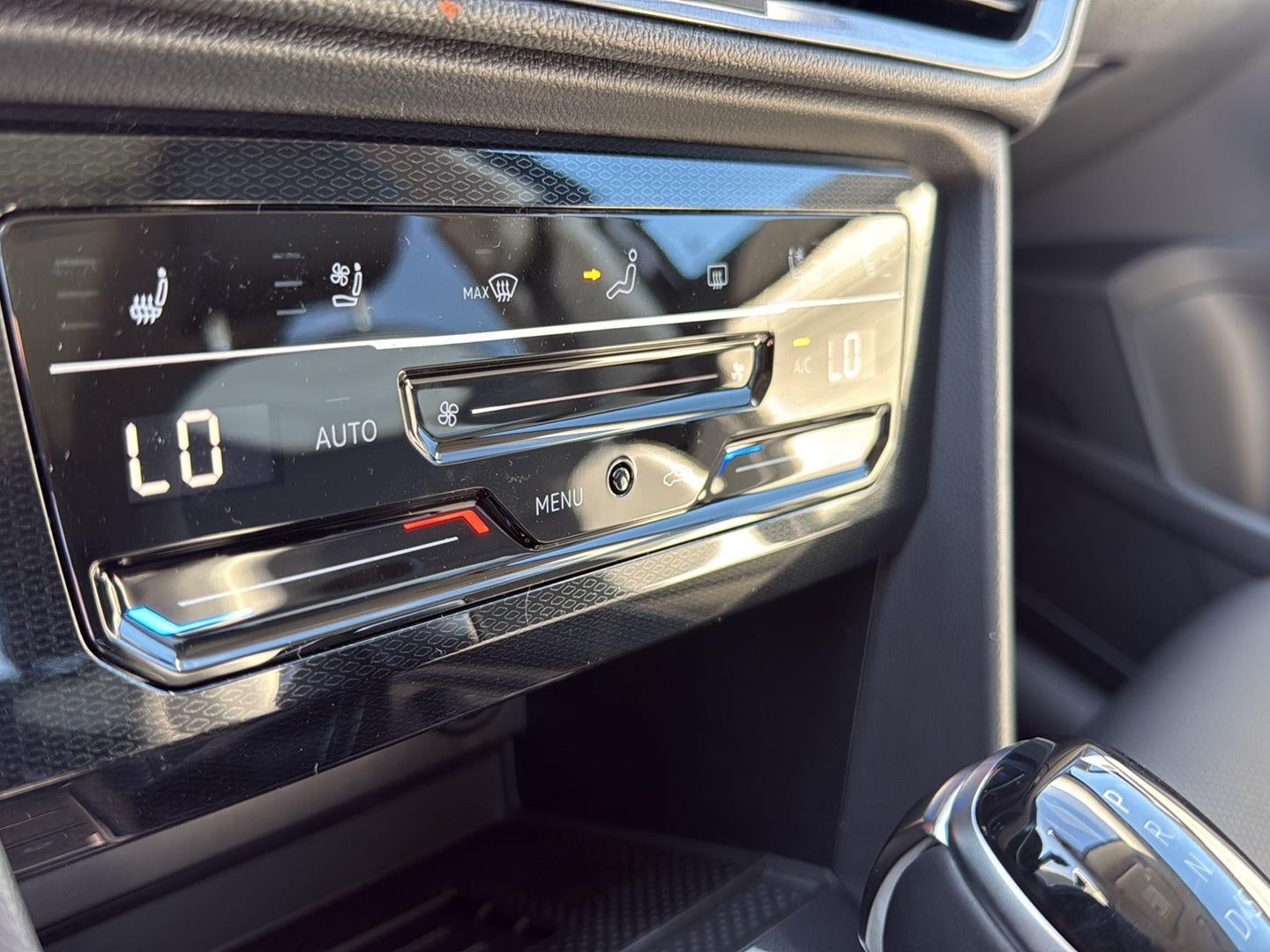 2027 Volkswagen Taos SEL 4MOTION