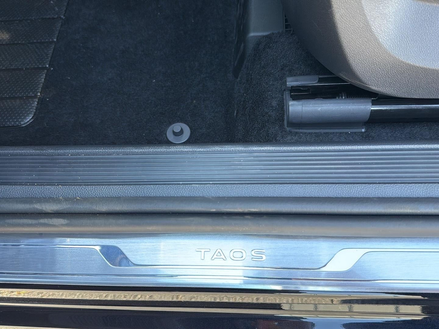 2027 Volkswagen Taos SEL 4MOTION